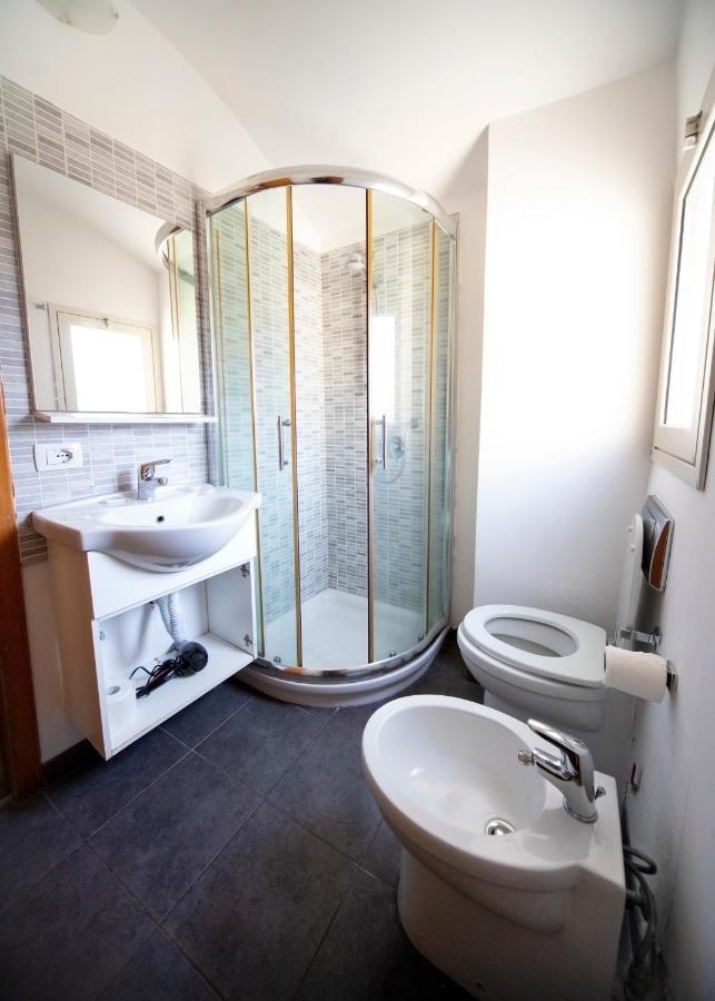 Rooms In Shared Apartment - City Center 카타니아 외부 사진