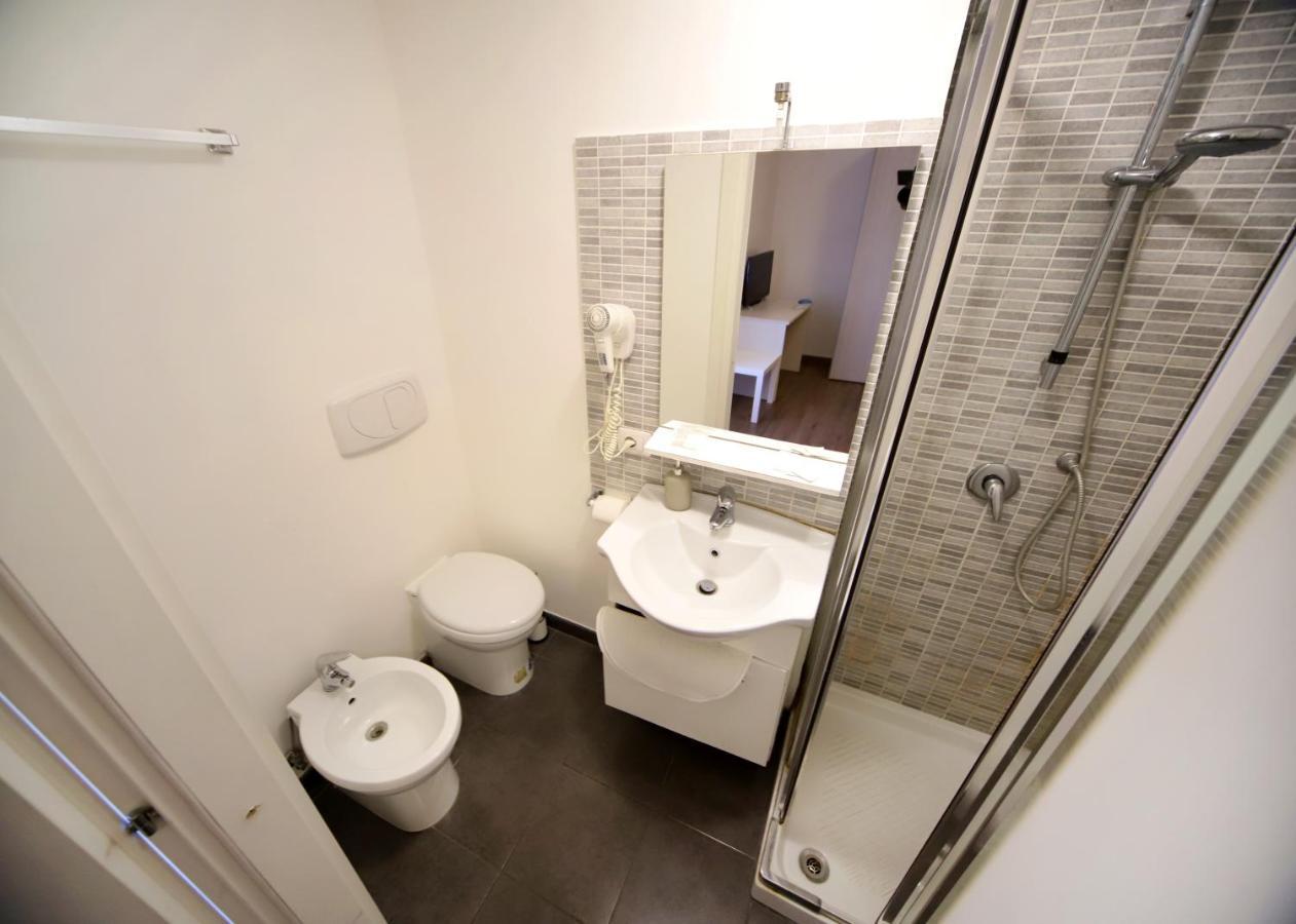 Rooms In Shared Apartment - City Center 카타니아 외부 사진